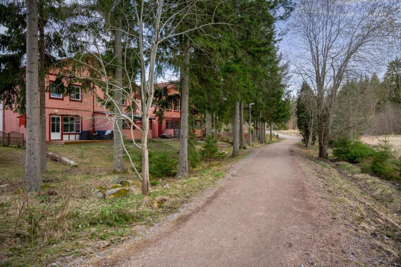 Uppsala Large Family Home Beside Forest エクステリア 写真